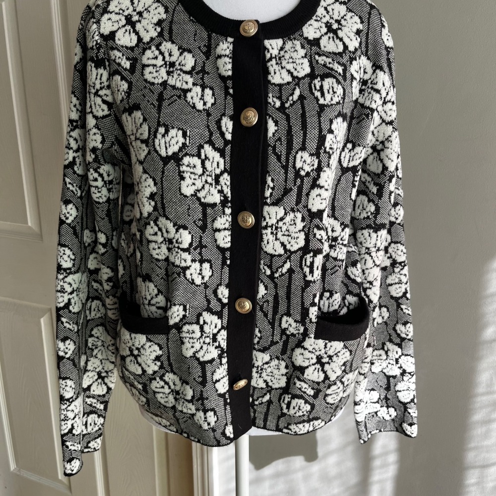 Floral Knit Cardigan Sweater Black & White Gold Buttons Pockets Size Medium Chic